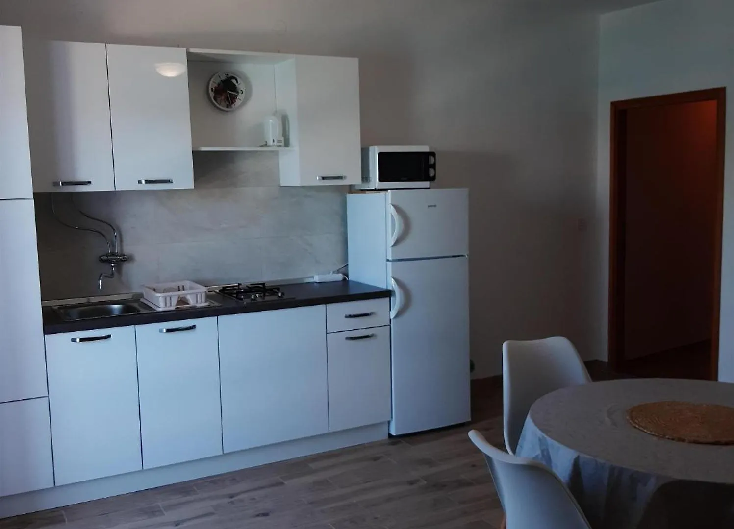 Apartments Milo Kukljica